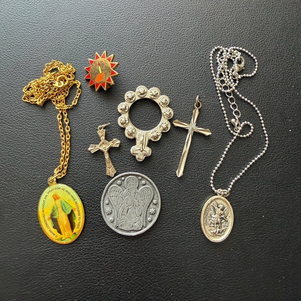 Vintage Religious Jewelry Lot - Picture 2 of 16